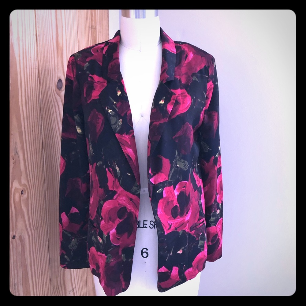 Flowered printed Blazer!